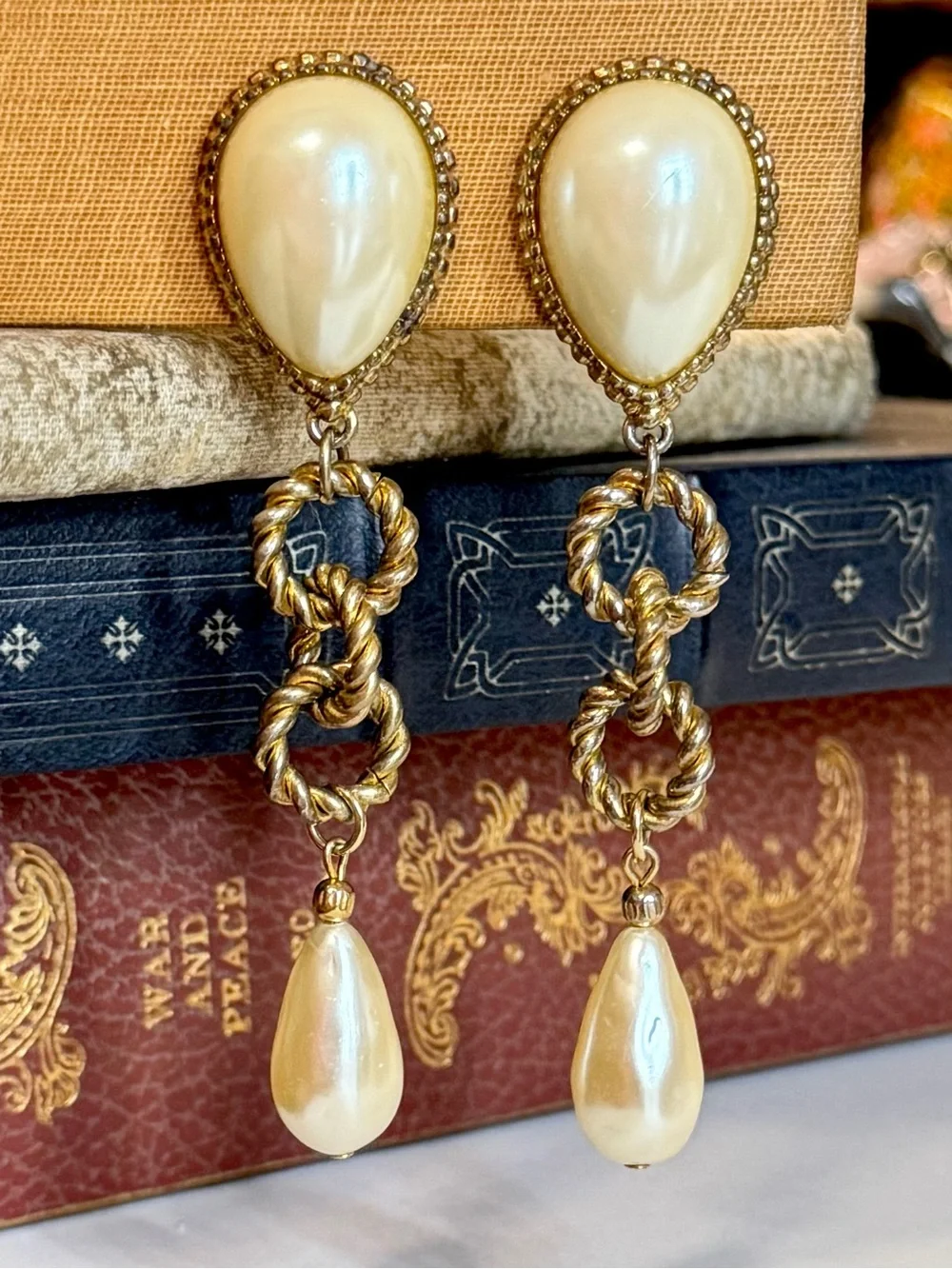 Vintage 80s Ellen Designs Pearl Runway Dangle Clip On Earrings 34.5g
